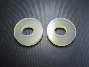 トーションビームストッパー